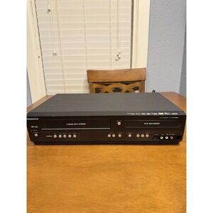 Magnavox ZV427MG9 VCR/DVD Combo Recorder Player Recorder PARTS/Repair Powers On